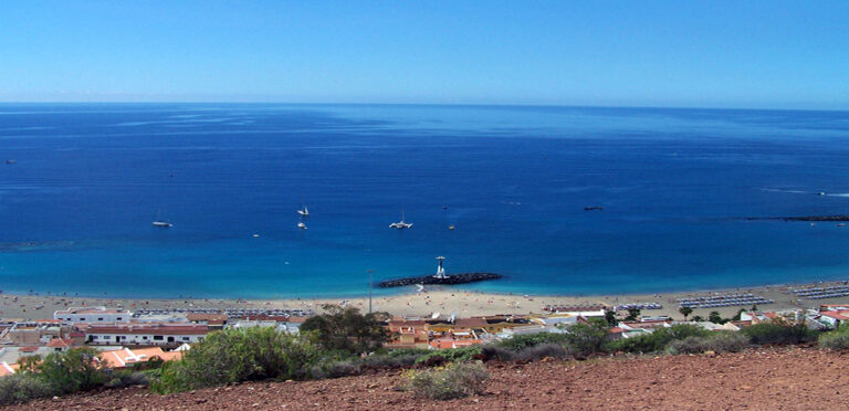 playa-de-los-cristianos-tenerife-alquilar una caravana en Tenerife